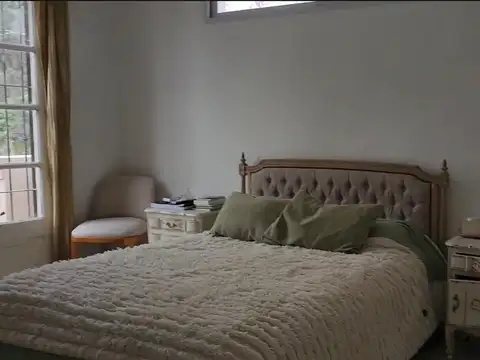 Casa 5 ambientes con 4 baños