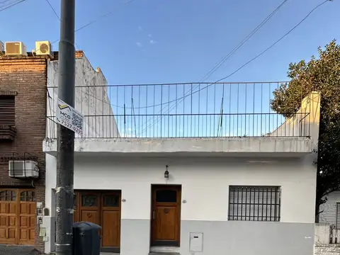 CASA 5 AMB. CON GARAJE, PATIO CUB., DESCUBIERTO Y TERRAZA