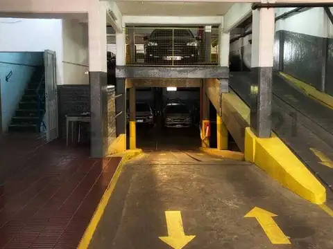 Venta de cochera cubierta y fija en Almagro.