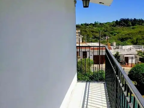 VENTA CASA 2 DOR MAS DEPTO 1 DORM EN LA FALDA