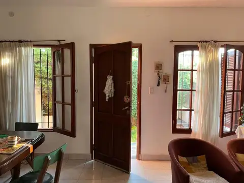 Casa en Venta con 3 cocheras