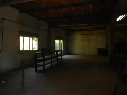 LOCAL Y DEPÓSITO EN VENTA :: SOBRE RUTA 23 :: MORENO