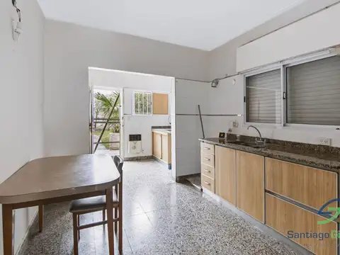 Casa 4 ambientes con 2 baños