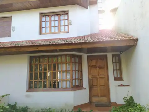 DUPLEX DE 4 AMB CON PARQUE Y ENTRADA DE AUTO