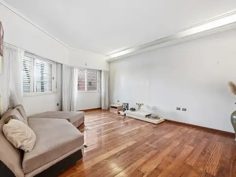 Casa 6 ambientes con 5 baños
