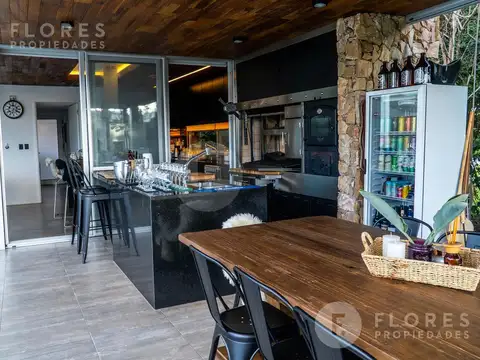 Casa en Alquiler anual amoblada. 6 ambientes, 4 dormitorios en suite en La Lomada de Pilar,