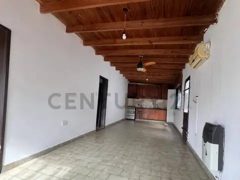 Casa 5 ambientes con 2 baños