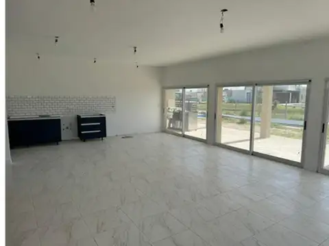 Casa en Venta con 5 cocheras