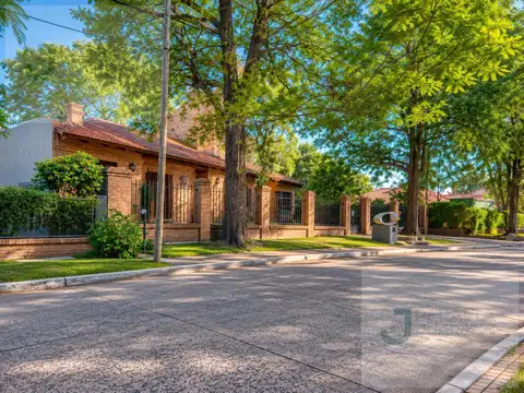 Exclusiva Casa en Venta - Parque Avalos