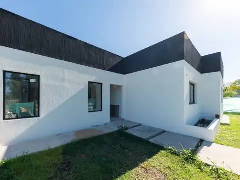 VENTA CASA 4 AMBIENTES SANTA SOFIA PILAR DEL ESTE
