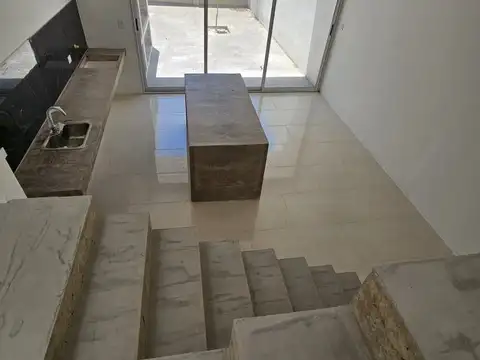 Casa de diseño a estrenar, excelente calidad constructiva y ubicacion. 2 Plantas, 2 dormitorios...