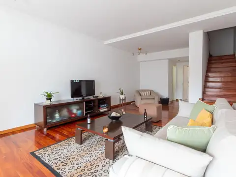 Depto Tipo Casa 4 ambientes con 3 baños