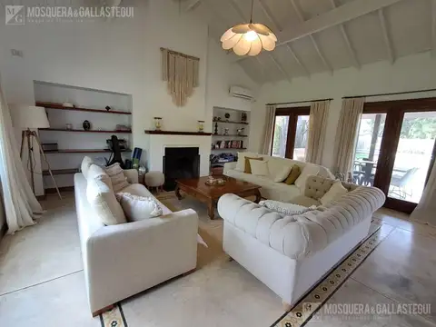 Casa en Venta con 2 cocheras