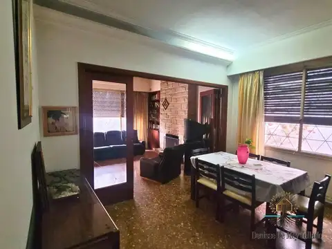 Casa de una planta con amplio fondo verde en 750 mts., villa ballester