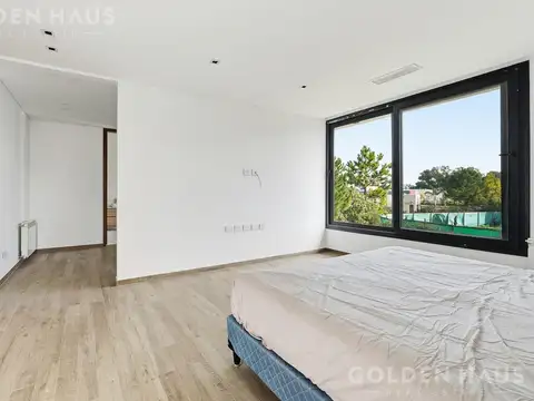 Casa 5 ambientes con 4 baños