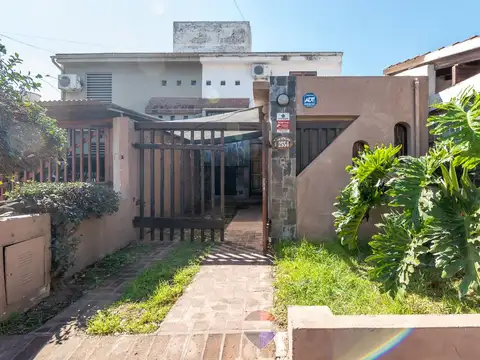 VENTA CASA 2 DORMITORIOS LOMAS DE SAN MARTIN CBA