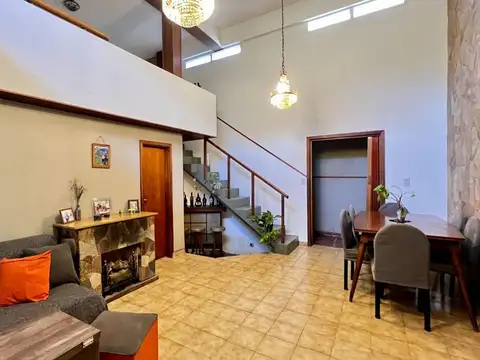 CASA 4 AMBIENTES EN VENTA TEMPERLEY + DEPTO REF