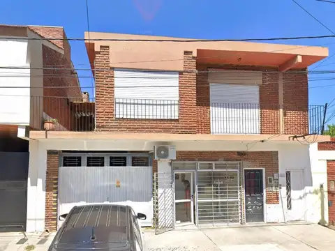 Casa en venta con Local, Depto y Garage en Escobar