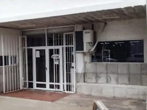 Amplio local en alquiler en Esquina
