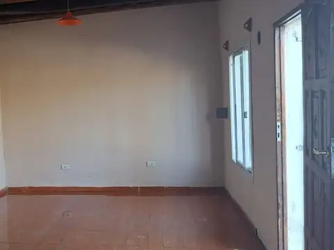 Casa 2 ambientes con 1 baño