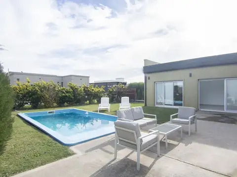 CASA EN PILAR DEL ESTE- SAN RAMÓN