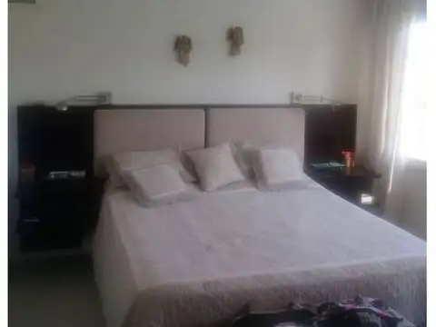 Casa en Venta con 5 cocheras