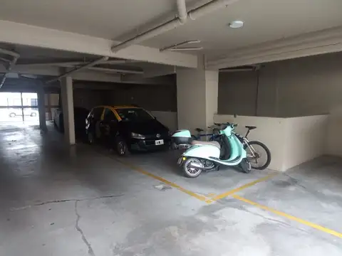Muy Buena Cochera Fija Cubierta