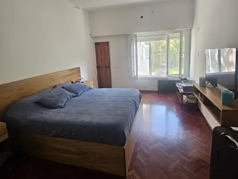 Casa en Alquiler con 2 cocheras