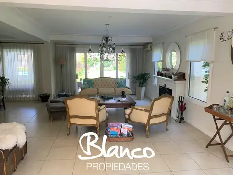 Casa 6 ambientes con 4 baños