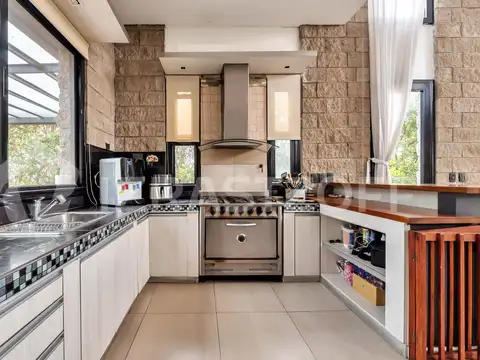 Casa EN VENTA en Las Liebres, 3 dormitorios, importante galeria
