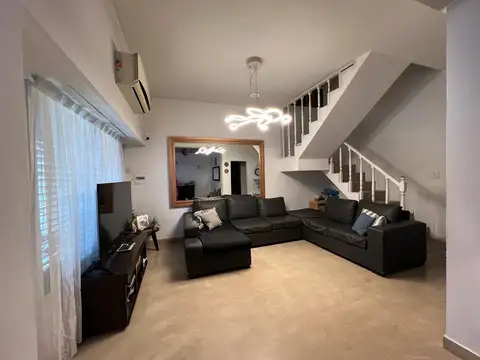 Casa 6 ambientes con 3 baños