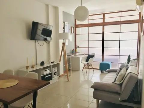 Miro al 700 entre Gregorio de Laferrere y  Fernandez Moreno