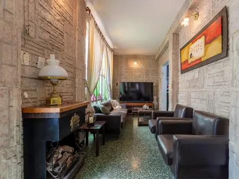 Casa en Venta con 3 cocheras