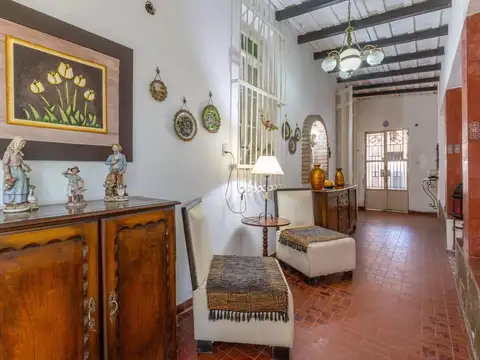 VENTA/PERMUTA - Casa de 4 dormitorios con jardín, pileta y cochera. Triangulo, Rosario.