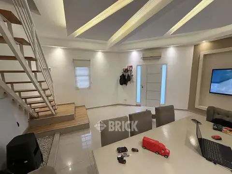 Depto Tipo Casa 3 ambientes con 2 baños