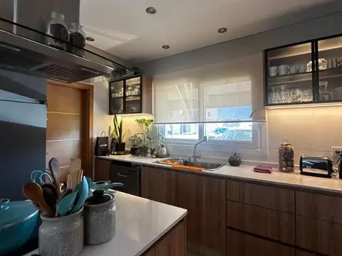 Casa en Venta con 5 cocheras
