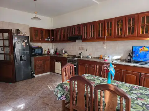Casa 6 ambientes con 3 baños