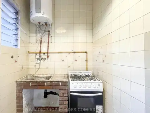 Monteagudo  al 2400, entre Edison y Dorrego