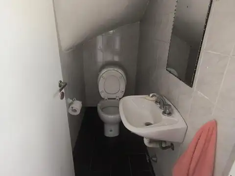 Depto Tipo Casa 4 ambientes con 2 baños