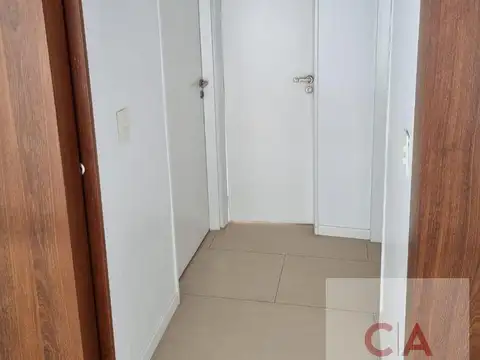 Casa en Alquiler con 3 cocheras
