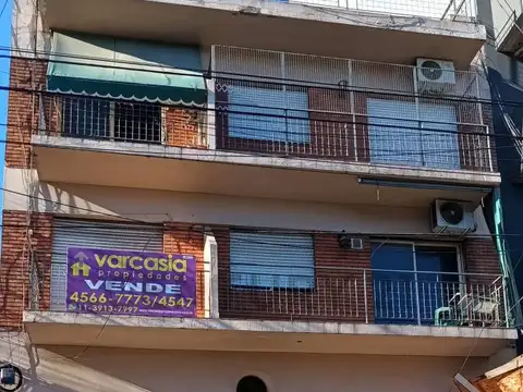 Venta de departamento 3 ambientes en Monte Castro