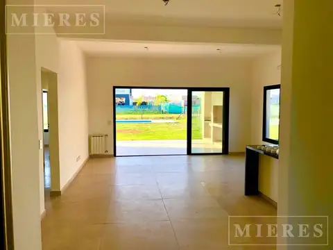 Casa en Alquiler en Pilar del Este - San Ramiro, USD 1.300