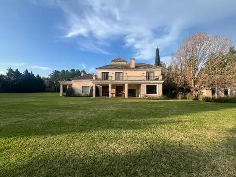 <font style="vertical-align: inherit;"><font style="vertical-align: inherit;">El argentino Farm club, luján ruta 192km 2.5</font></font>