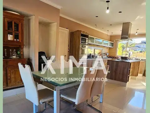 Casa en Venta en La Lucinda, USD 360.000