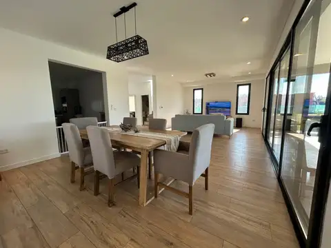 Casa en El Canton - Norte a la laguna OPORTUNIDAD ORIENTACION NORESTE