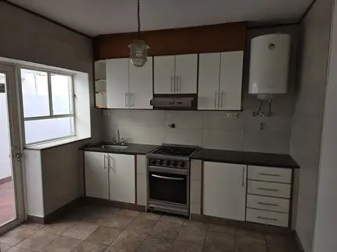 Depto Tipo Casa en Venta en Villa Luzuriaga, USD 84.000