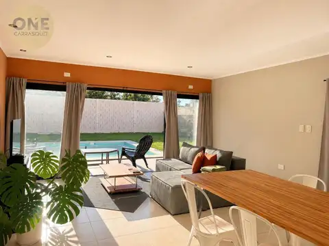 Casa con parque y pileta en venta - Melchor Romero, La Plata