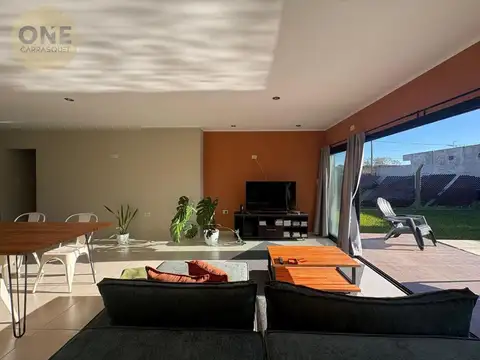 Casa en Venta con 3 cocheras