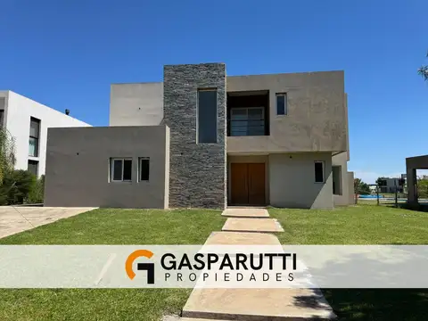 Casa en Venta a la laguna en El Cantón Norte