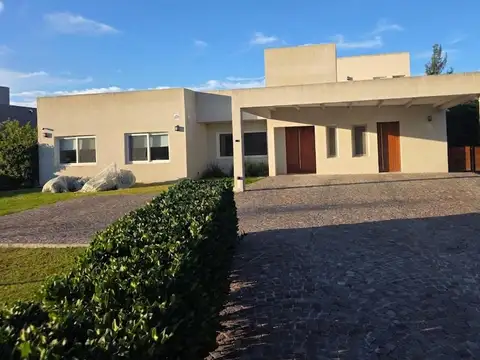 Casa 7 ambientes con 3 baños
